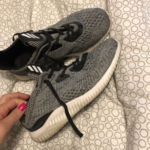 ADIDAS alphabounce. 💙